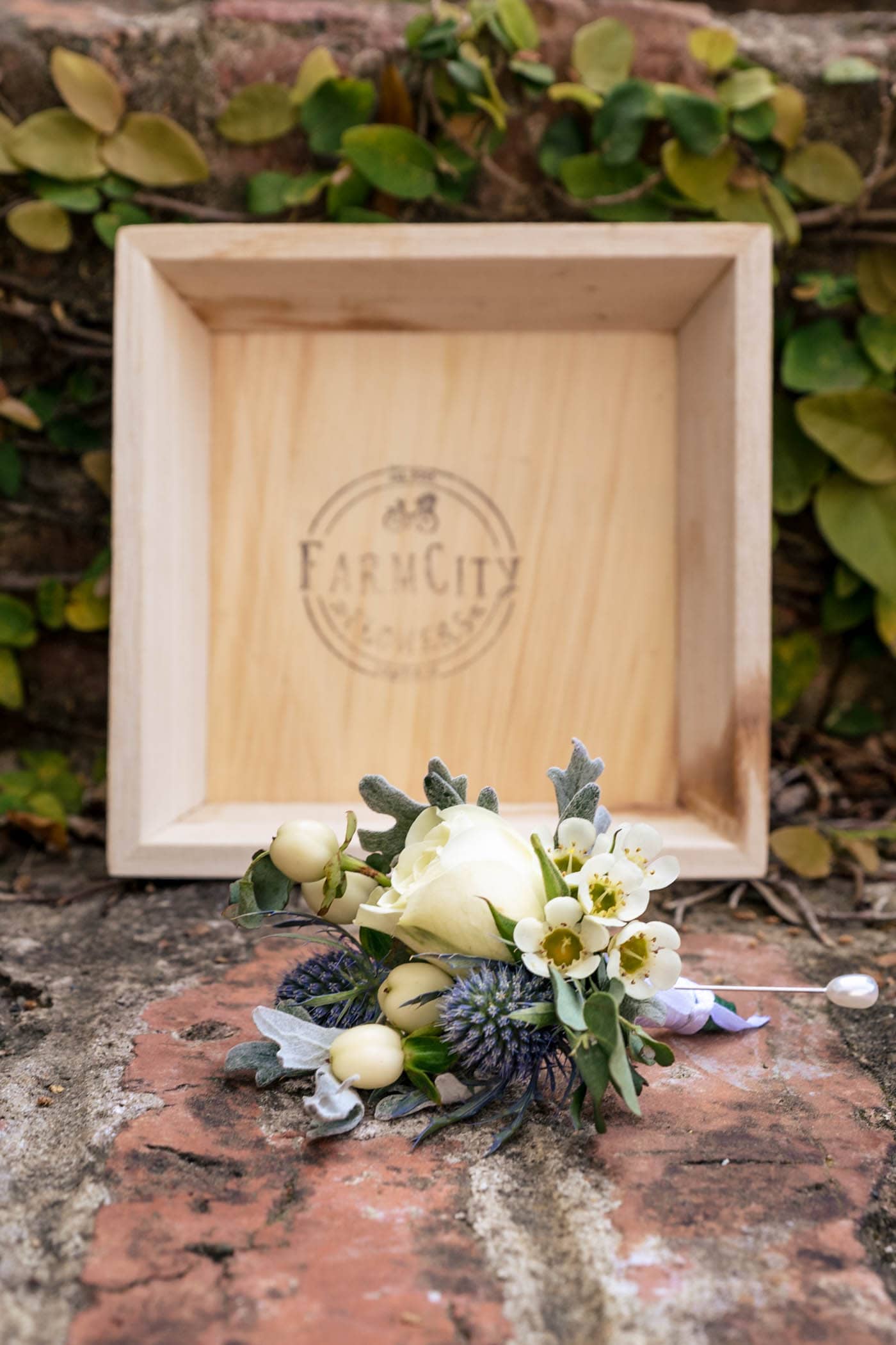 Wedding Flowers by Farm City Flowers at The Beaufort Inn by Wedding Photographer Susan DeLoach Photography