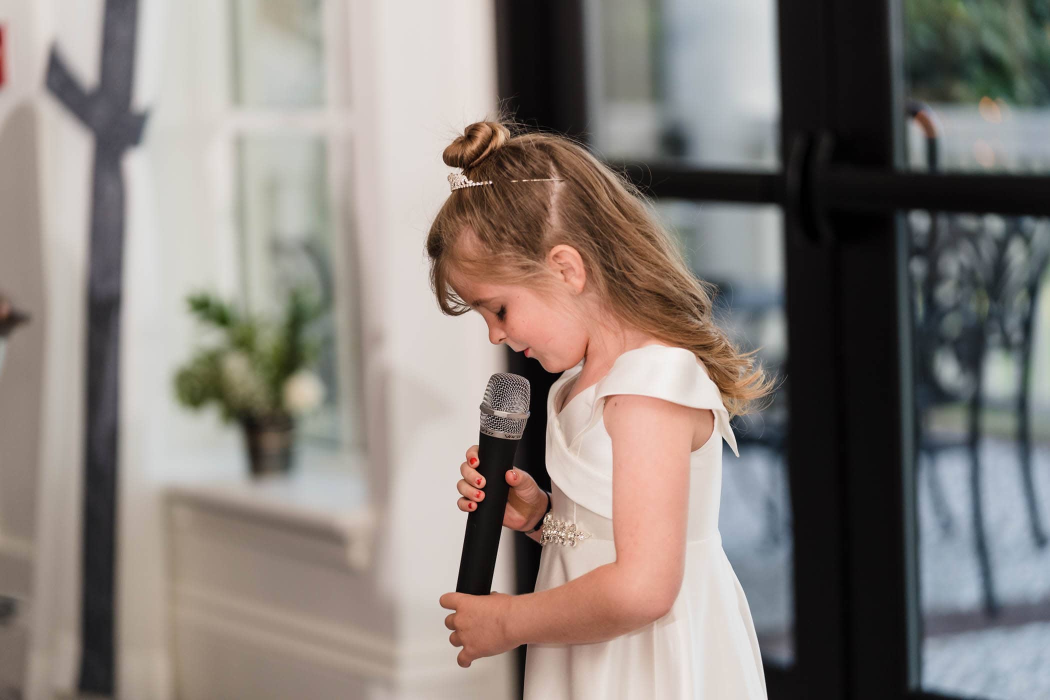 child praying at wedding Dataw Island Club House by Susan DeLoach Photography SC wedding photographers