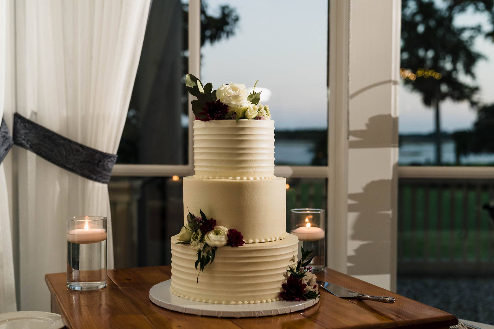 Wedding Cake by Bloom Custom Cakes Dataw Island Club House by Susan DeLoach Photography SC wedding photographers