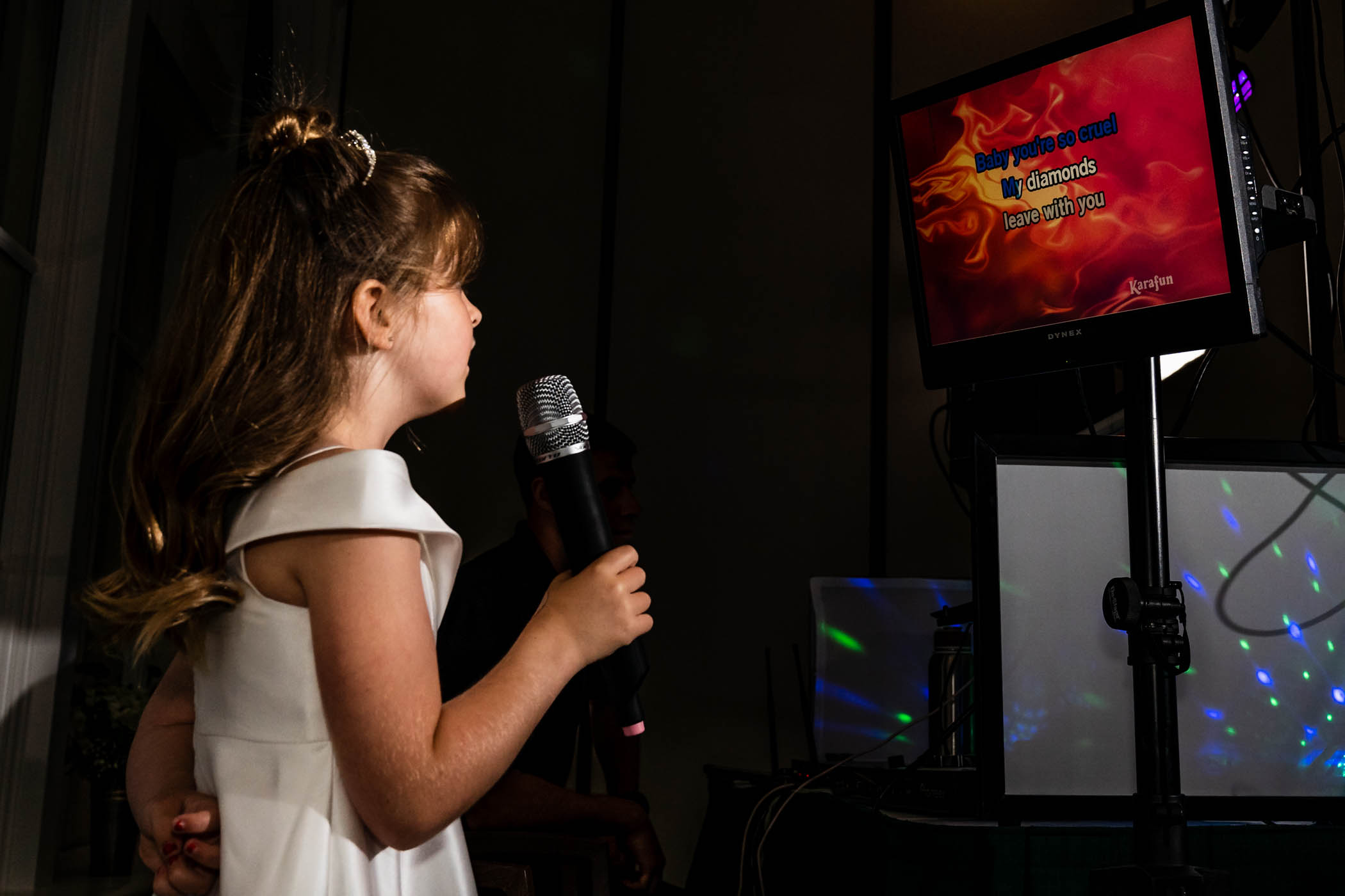 Daughter of the bride singing Karaoke at wedding on Dataw by Susan DeLoach Photography SC wedding photographers